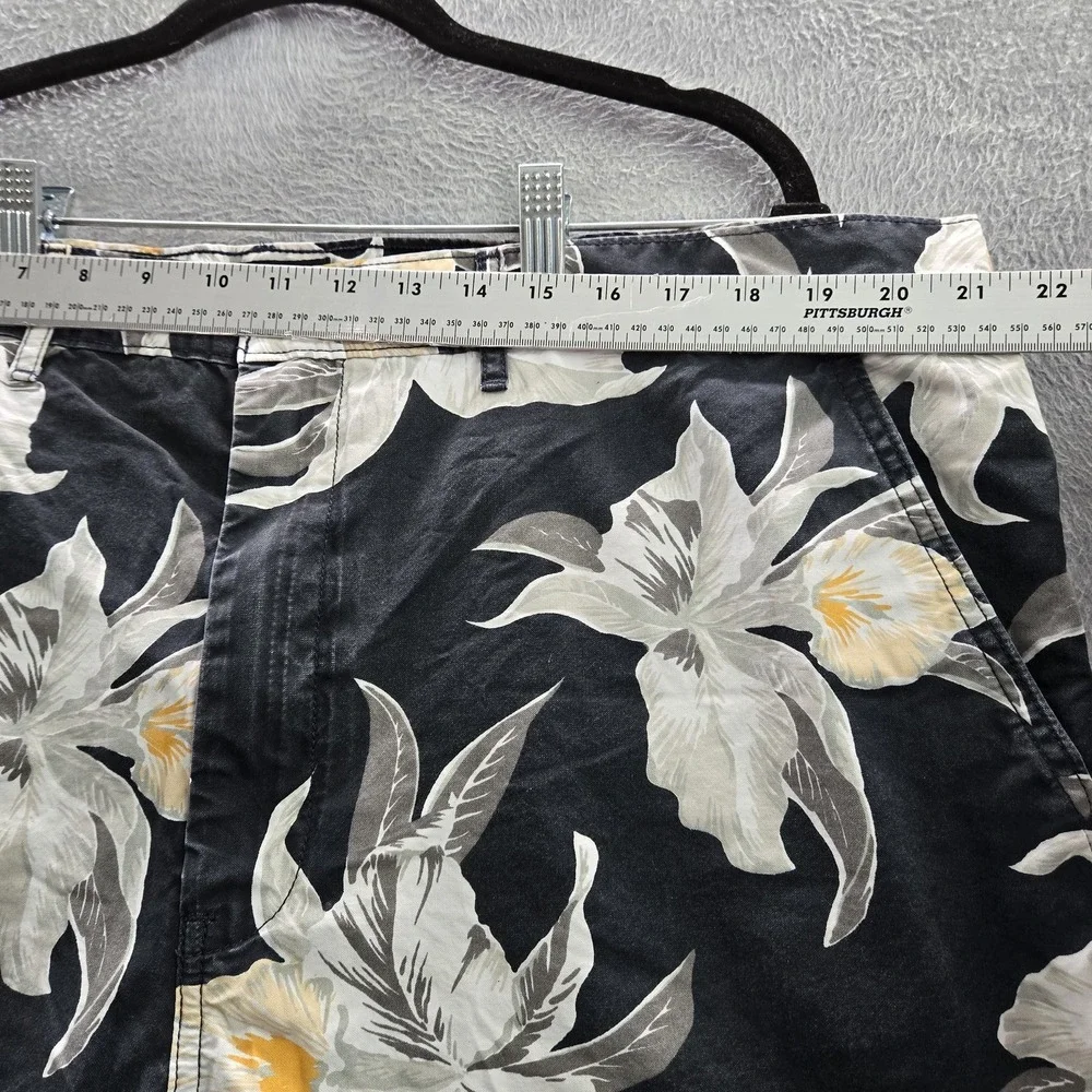 Levi's Men Shorts 42 Black Floral Chino Pockets High‎ Rise Cotton 10